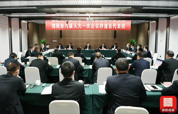 2021年10月27日，罗增斌参加梓潼代表团分团讨论1  张莉 摄.jpg