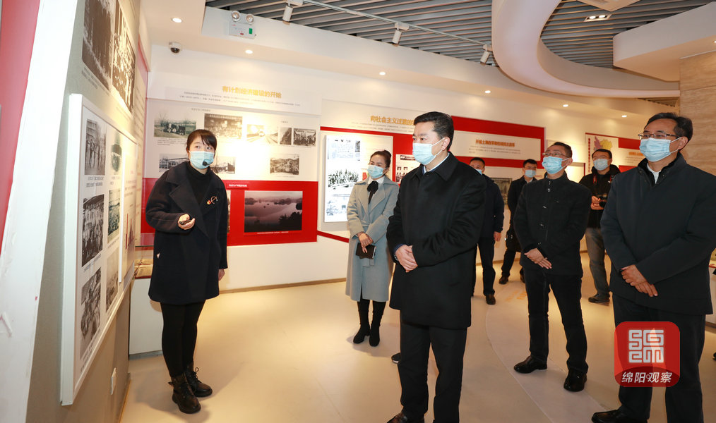 2021年11月19日 罗增斌在党史馆调研（记者 赖杰 摄）.jpg