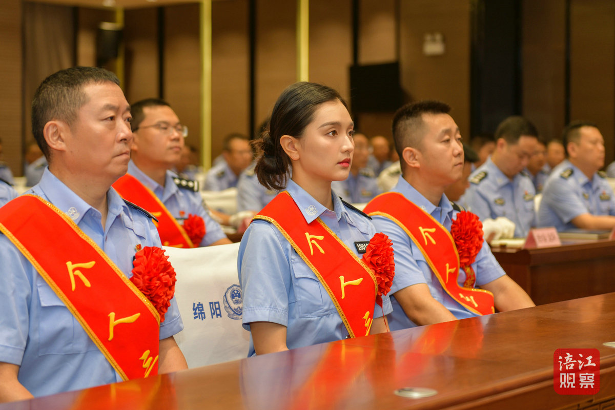 唐弦烨1_1.jpg